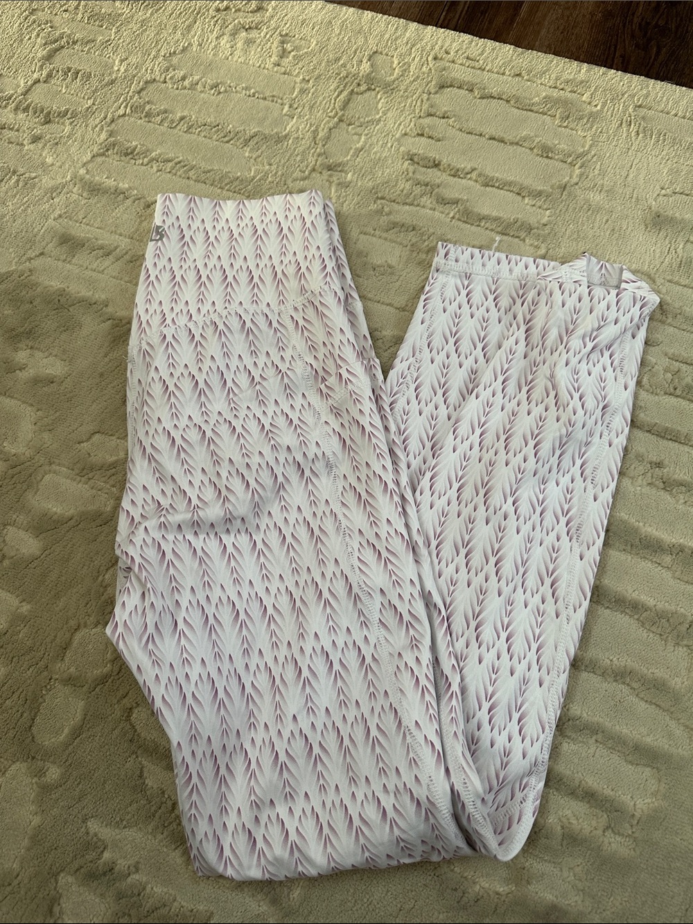 BUFF BUNNY Light Pink Feather Print Leggings WITH POCKETS